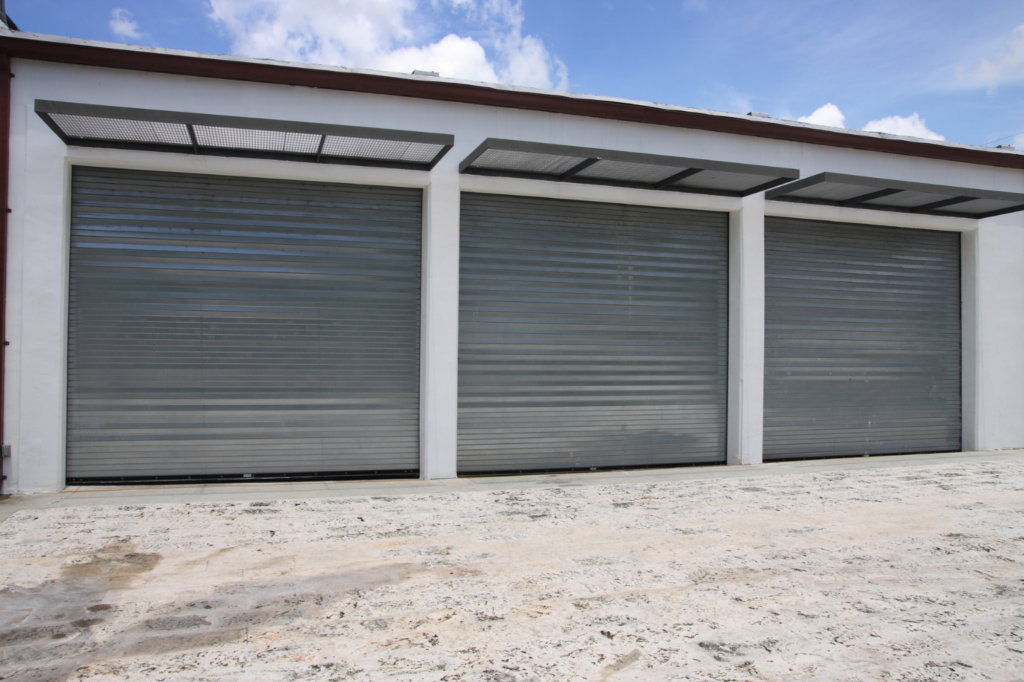 Ejemplo de instalación de puertas de garajes